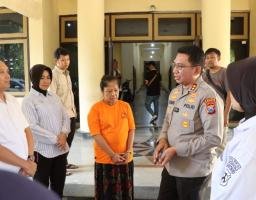 Simpan Sabu Siap Edar, Nenek 4 Cucu Dibekuk Satresnarkoba Polres Bangkalan