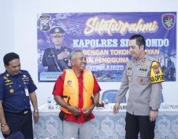 Tatap Muka dengan Tokoh Nelayan, Kapolres Situbondo Beri Bantuan Life Jacket untuk Keselamatan di Laut