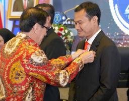 Kukuhkan Organisasi Profesi Analis Hukum, Menkumham: Kembalikan Wibawa Hukum di Tengah Masyarakat