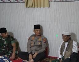 Jelang Pilkada Serentak 2024 Kapolda Jatim Kunjungi Tokoh Ulama dan Pengasuh Ponpes di Sampang