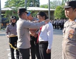 Kapolres Nganjuk Beri Penghargaan 3 Anggota Polsek yang Sigap Membantu Ungkap Kasus 