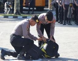 Polres Nganjuk menggelar latihan penyegaran kompi pengendalian massa (Dalmas)