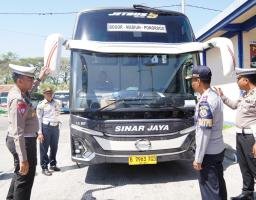 Minimalisir Laka Lantas, Polres Ponorogo Gelar Ramp Check Bus di Terminal Seloaji