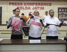 Polda Jatim Berhasil Amankan Tiga Tersangka Curanmor Satu Diantaranya Bersenjata Airsoft Gun