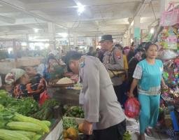 Polres Sampang Sambangi Pasar Tradisional Antisipasi Peredaran Uang Palsu