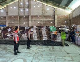 Polres Magetan Perkuat Pengamanan Kedatangan Kotak Suara Pilkada 2024 di Gudang KPUD