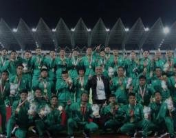 Bripda Rano Jutati Anggota Bidhumas Polda Jatim Pencetak Gol Cabor Sepak Bola PON XXI Raih Medali Emas