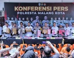 Operasi Tumpas Narkoba Semeru 2024 Polresta Malang Kota Berhasil Amankan Tersangka Jaringan Pengedar Ganja