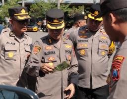 Polres Nganjuk Bersama Rolog Polda Jatim Lakukan Pengecekan Kesiapan Kendaraan Dinas dan Alat material khusus