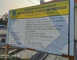 Kegiatan Proyek TBM Tahap II Disporapar Mojokerto Kota Diduga Abaikan Keselamatan Kerja