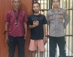 Polsek Asemrowo Amankan Kuli Bangunan Yang Asik Main Judi Online di Area Smoking Room