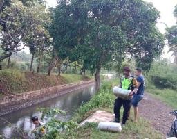 Mendukung program ketahanan Pangan Polsek Tegalampel Laksanakan Kegiatan Pelepasan 10.000 Benih Ikan