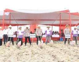 Wujudkan Asta Cita Bidang Ketahanan Pangan Polres Kediri Kota Bersama Masyarakat Tanam Jagung