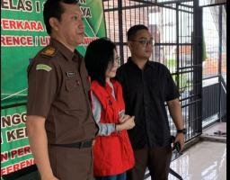 Kejati Jatim Pindahkan Tersangka Suap Meirizka Widjaja Ibunda dari Ronald Tannur ke Kejagung