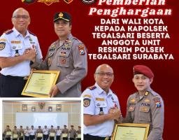Kapolsek Tegalsari Bersama Kanitreskrim dan personil Reskrim Terima Penghargaan dari Pjs. Walikota Surabaya