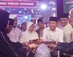 Semarakkan Anniversary ke 2 th, AMI Ajak Ribuan Masyarakat Surabaya Bersholawat 