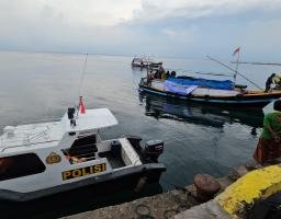 Polres Probolinggo Kirim Bantuan Air Mineral ke Warga Pulau Gili Ketapang