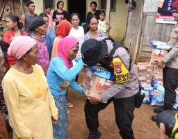 Colling System Pasca Pilkada, Polres Bondowoso Gelar Baksos di Desa Terpencil
