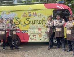 Mobil Si Sumeh Polres Pasuruan Kota Salurkan Bantuan Untuk Korban Banjir di Rejoso