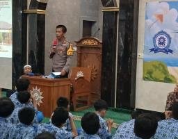 Kapolsek Krembangan Ajak Pelajar Surabaya Perangi Kenakalan Remaja Bullying dan Bahaya Narkoba