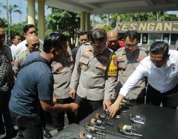 Polda Jatim Lakukan Pengecekan Senpi dan Amunisi Anggota Di Lapangan Mapolda Jatim