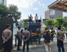 Sertijab Kakanwil Kemenkumham Jatim Dihadiahi Aksi Demonstrasi 