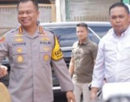 Wujudkan Generasi Sehat Dan Cerdas: Kapolrestabes Surabaya Gelar Aksi Makan Bergizi Gratis Di Sd Dumas, Kec. Bubutan, Surabaya