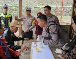 Polres Probolinggo Tes Urine Sopir Jeep dan Bus