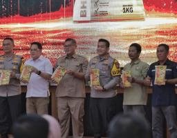 Kapolda Jatim dan Pj.Gubernur Launching Benih Jagung Merk Bhayangkara di Blitar