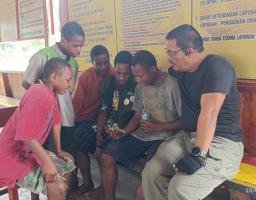 Wakaops Damai Cartenz-2025 Berbagi Keceriaan dengan Anak-Anak Yalimo