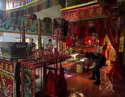 Polres Nganjuk Terjunkan Tim Sterilisasi di Klenteng Jelang Perayaan Imlek 2025