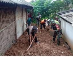 Polsek Sawahan Sigap Tangani Longsor di Dusun Tiling