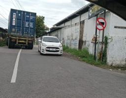 Diduga Melanggar Lalulintas di Pasuruan, Truk Kontainer Melintas Jalur Dilarang