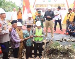 Kapolda Jatim Letakkan Batu Pertama Pembangunan Mako Satpolairud di Malang