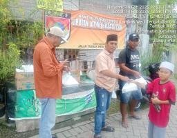 Konsisten Tebar Kebaikan, Media LiputanJatimbersatu.com Kembali Bagi-bagi Nasi Kotak Gratis 
