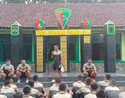 Tingkatkan Ketahanan Fisik, Prajurit Yonif 320 Kostrad Laksanakan Lari 8 Km