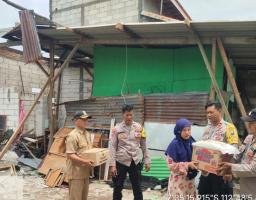 Polres Pasuruan Salurkan Bantuan untuk Warga Terdampak Angin Kencang di 6 Kecamatan