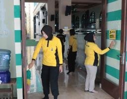 Sambut Ramadan, Polres Nganjuk Bersihkan Masjid di Kota dan Polsek Jajaran