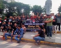Ramadan Berbagi, Ormas Jawara Bersatu dan Komunitas Bagikan 1000 Takjil Nasi di Surabaya