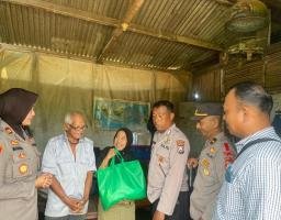 Kapolsek Sedati Gelar Bakti Sosial Bagikan 100 Paket Sembako 