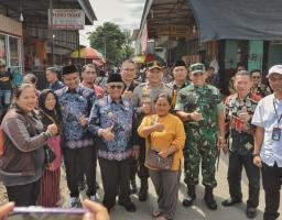 KAPOLRES BLITAR BERSAMA BUPATI DAN FORKOPIMDA GELAR SIDAK BAHAN POKOK PENTING DI PASAR WLINGI