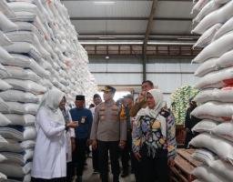 Polresta Banyuwangi dan Forkopimda Pastikan Stok Sembako dan LPG 3 Kg Aman selama Ramadhan