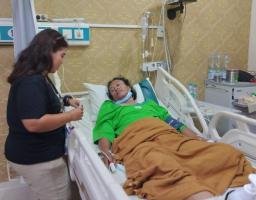 Vanguard Peduli Sesama, Jenguk Ketua AWS di RS Soewandi"