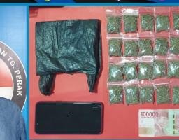 Satresnarkoba Polres Pelabuhan Tanjung Perak Amankan Seorang Penjaga Warkop Kedapatan Simpan Ganja Kering,