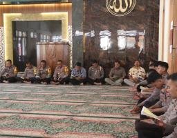 Polri Berduka,Polres Bondowoso Melaksanakan Sholat Gaib untuk Anggota yang Gugur di Way Kanan Lampung