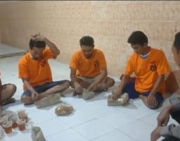 Momen Kebersamaan: Polsek Krembangan Gelar Buka Bersama Tahanan.