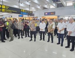 Tinjau Bandara Soetta, Kapolri Instruksikan Jajaran Rutin Patroli Pastikan Pemudik Aman-Nyaman