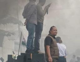 Gabungan Ormas Surabaya Menggruduk Kantor dan Gudang CV Santoso Seal Milik Diana