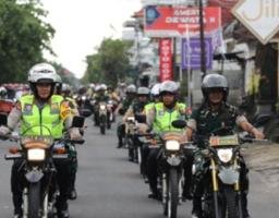 Kapolda Bali dan Pangdam IX/Udayana Patroli Motor Bersama