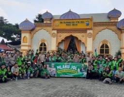 Satlantas Polres Gresik Gelar “MLAKU JOL” Bersama Ratusan Driver Ojol di Posyan Ops Ketupat Semeru 2025